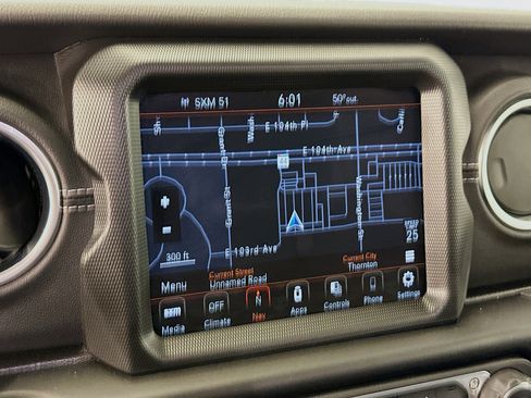 Used 2022 Jeep Wrangler Unlimited Sahara AWD/4WD image 22