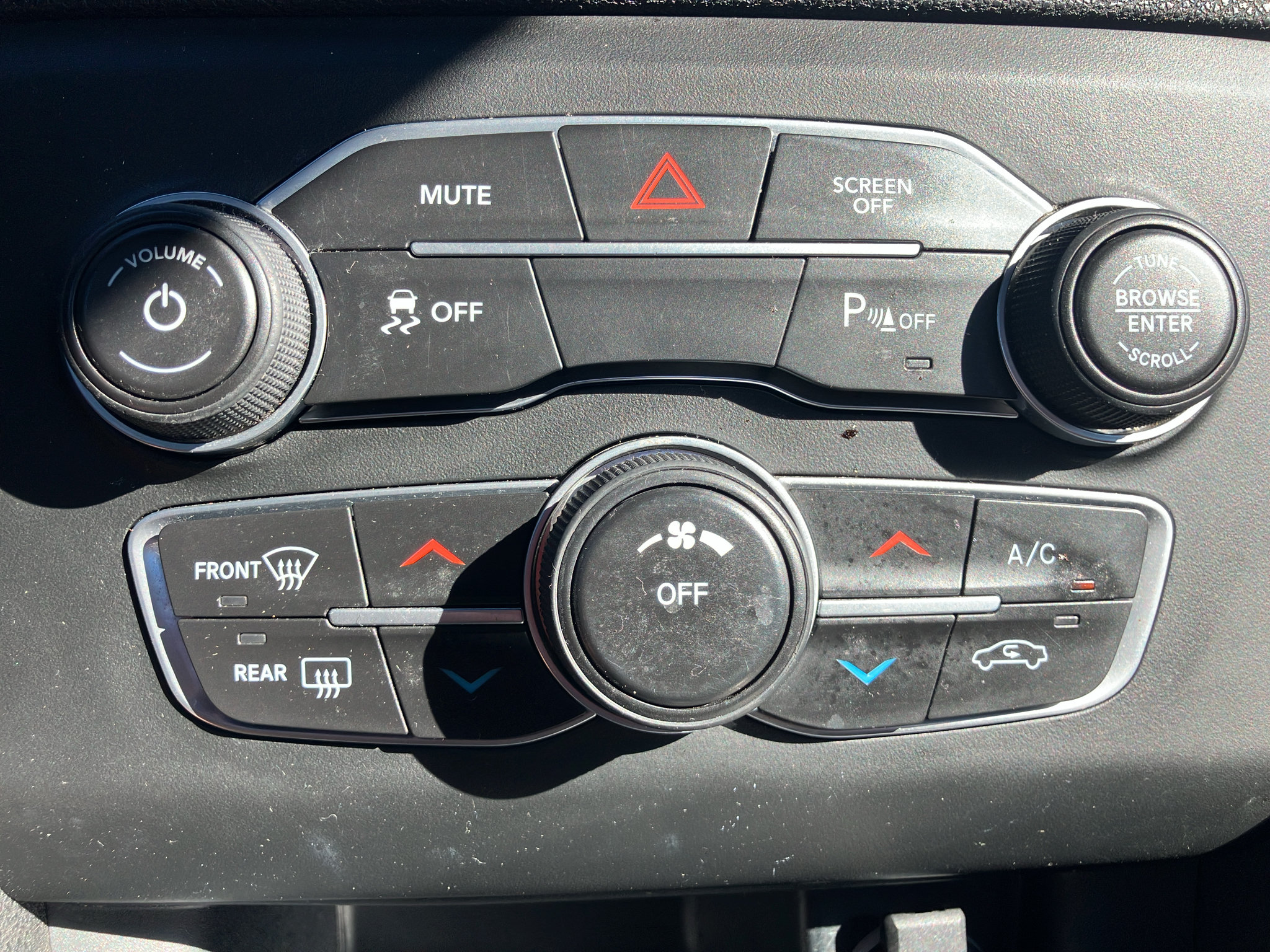 Used 2019 Dodge Charger SXT w/ Leather Interior Group RWD image 19