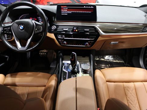 Used 2021 BMW 530i w/ Premium Package RWD image 36