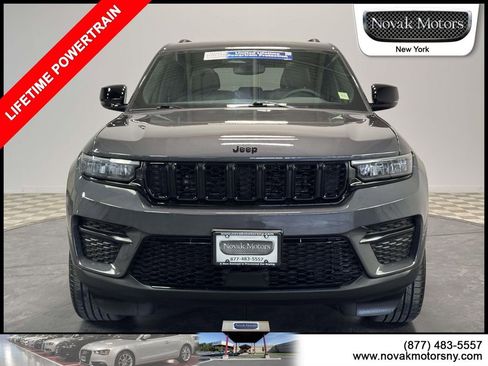 Used 2023 Jeep Grand Cherokee Altitude AWD/4WD image 2