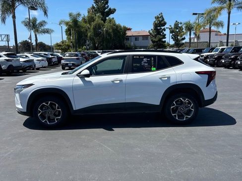 Used 2025 Chevrolet Trax LT w/ LT Convenience Package FWD image 9