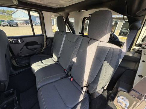 Used 2025 Jeep Wrangler Sport image 27