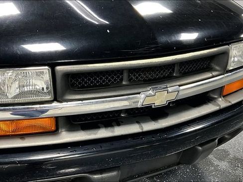 Used 2002 Chevrolet S10 Pickup LS w/ LS Preferred Equipment Group RWD image 19