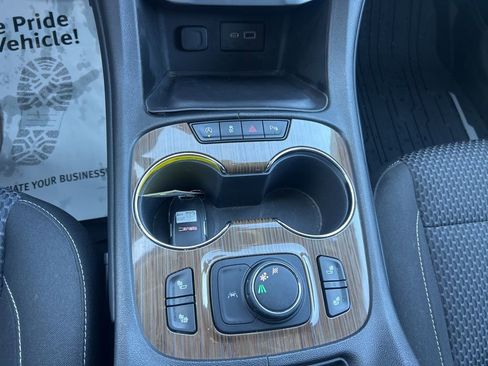 Used 2023 GMC Acadia SLE w/ Driver Convenience Package image 27