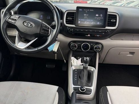 Used 2023 Hyundai Venue SEL FWD image 19