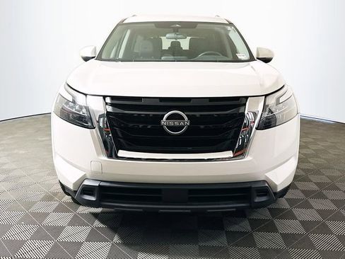 Used 2024 Nissan Pathfinder SV FWD image 3