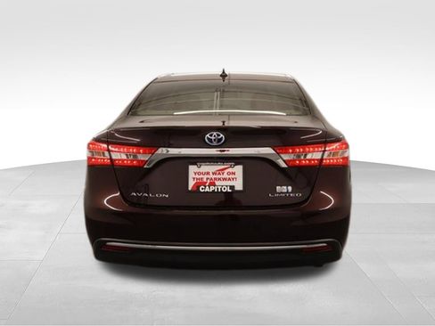 Used 2013 Toyota Avalon Limited w/ Technology Pkg FWD image 3