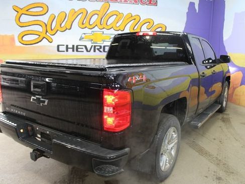 Used 2018 Chevrolet Silverado 1500 Custom w/ Custom Convenience Package AWD/4WD image 8