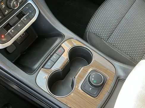 Used 2023 GMC Acadia SLE FWD image 14