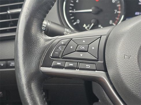 Used 2018 Nissan Rogue SV w/ Premium Package image 35