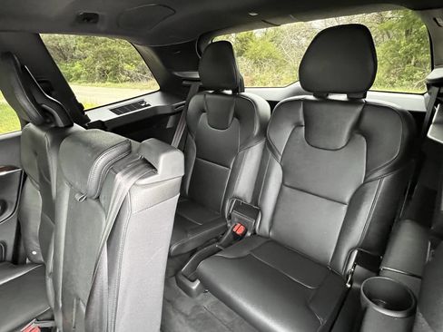 Used 2017 Volvo XC90 T6 Momentum w/ Vision Package image 31