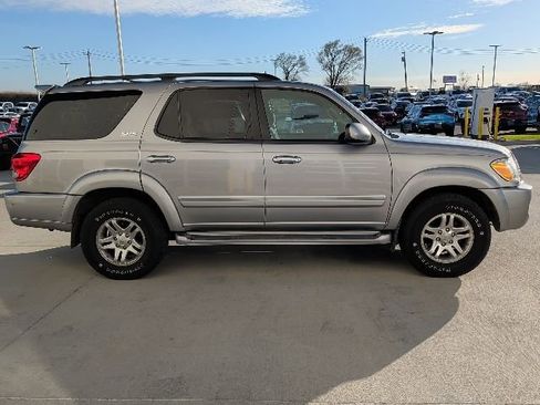 Used 2005 Toyota Sequoia SR5 RWD image 6