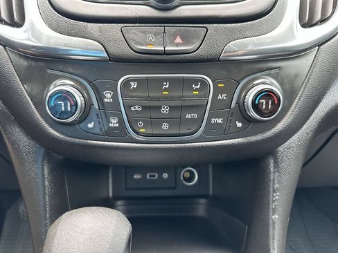 Certified 2022 Chevrolet Equinox LT FWD image 34