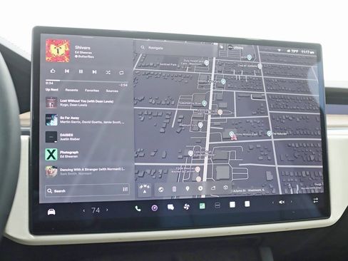 Used 2022 Tesla Model X image 14