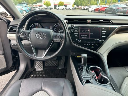 Used 2019 Toyota Camry XLE FWD image 17