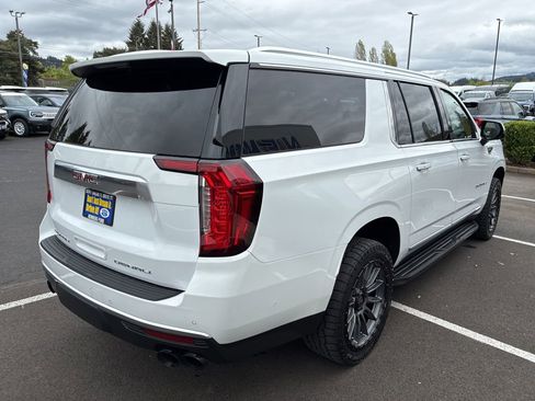 Used 2024 GMC Yukon XL Denali w/ Advanced Technology Package AWD/4WD image 7