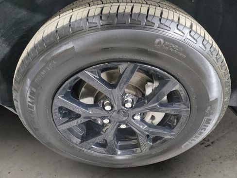 Used 2025 Jeep Grand Cherokee Altitude RWD image 9