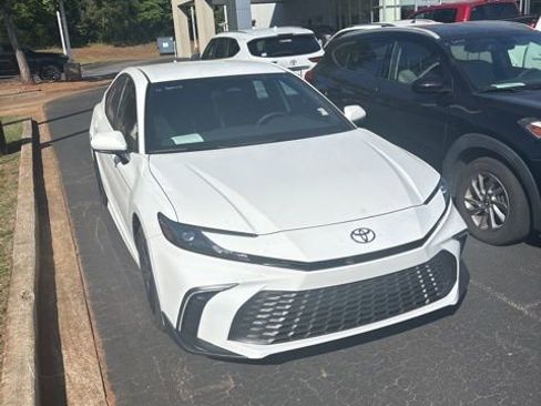 Used 2026 Toyota Camry SE image 2