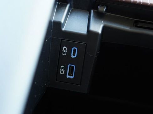 Certified 2024 Toyota Sienna LE image 32