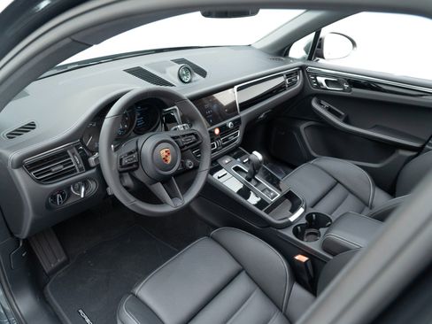 New 2026 Porsche Macan Turbo image 4