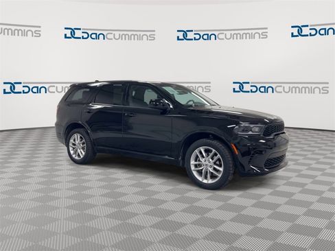 Used 2023 Dodge Durango GT image 2