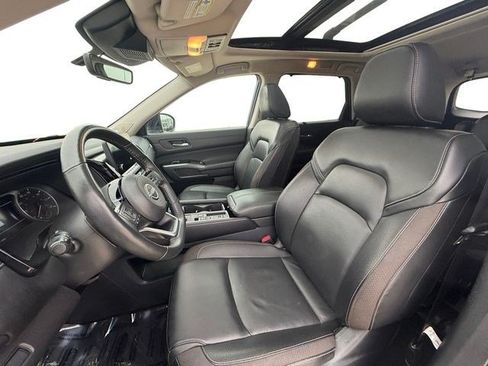 Used 2024 Nissan Pathfinder SL w/ SL Premium Package FWD image 10
