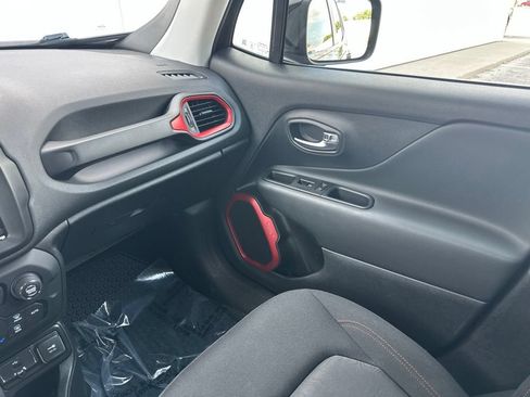 Used 2022 Jeep Renegade Trailhawk AWD/4WD image 46