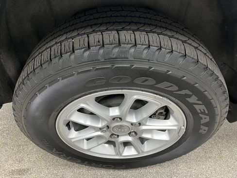 Used 2020 Jeep Grand Cherokee Laredo AWD/4WD image 17