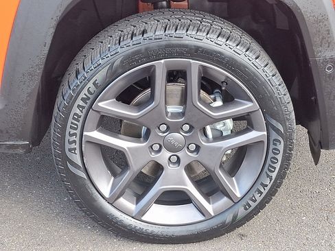 Certified 2021 Jeep Renegade Latitude w/ Luxury Group II image 8