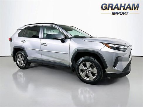 Used 2022 Toyota RAV4 XLE image 1