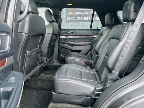 Used 2018 Ford Explorer Platinum image 17