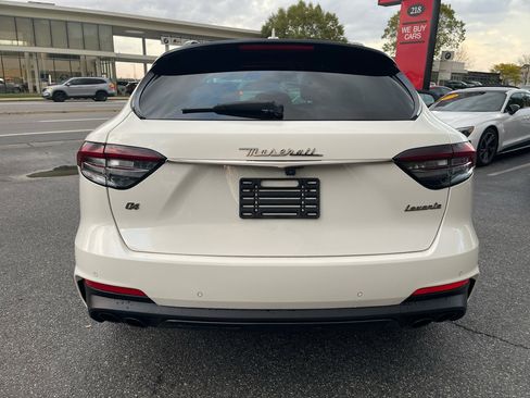 Used 2021 Maserati Levante image 13