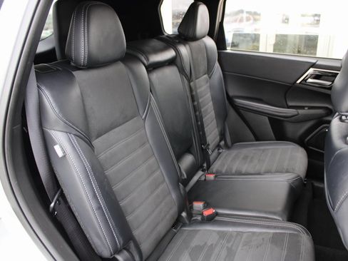 Used 2025 Mitsubishi Outlander SE image 25