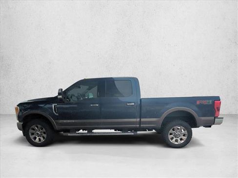Used 2017 Ford F250 Lariat w/ Chrome Package image 8