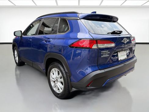 Used 2022 Toyota Corolla Cross LE AWD/4WD image 5
