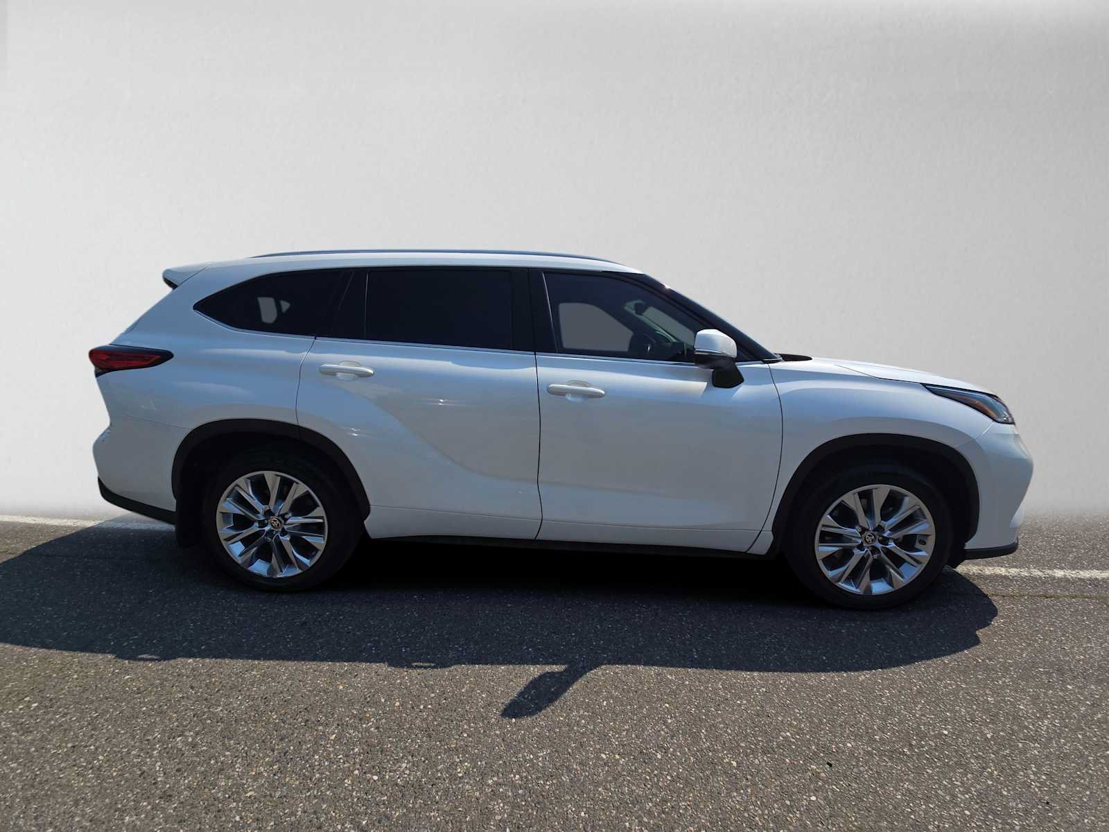 Used 2021 Toyota Highlander Limited AWD/4WD image 2