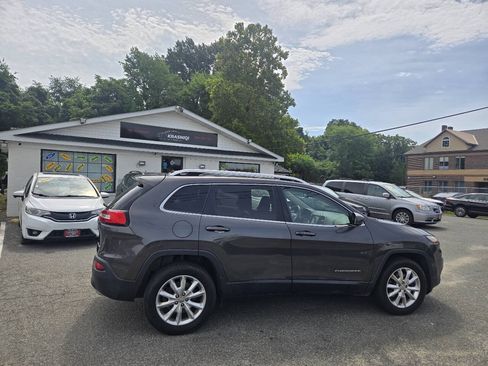 Used 2017 Jeep Cherokee Limited AWD/4WD image 5