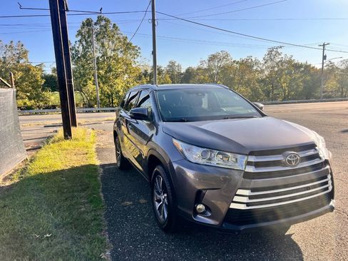 Used 2017 Toyota Highlander XLE image 8