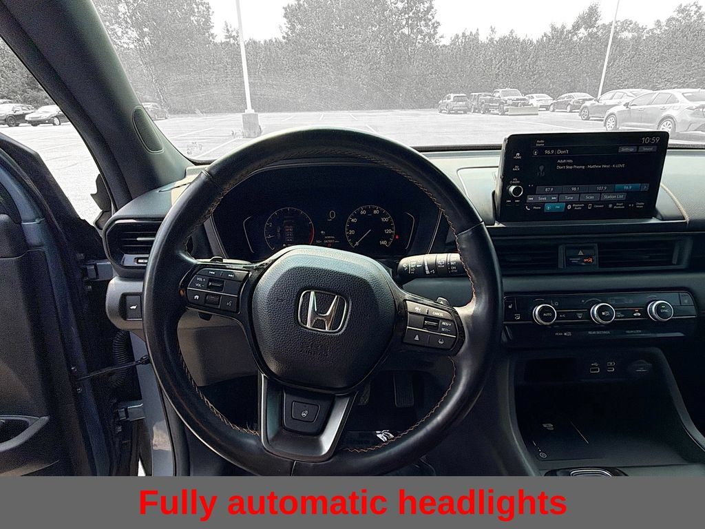 Used 2025 Honda Pilot TrailSport image 15