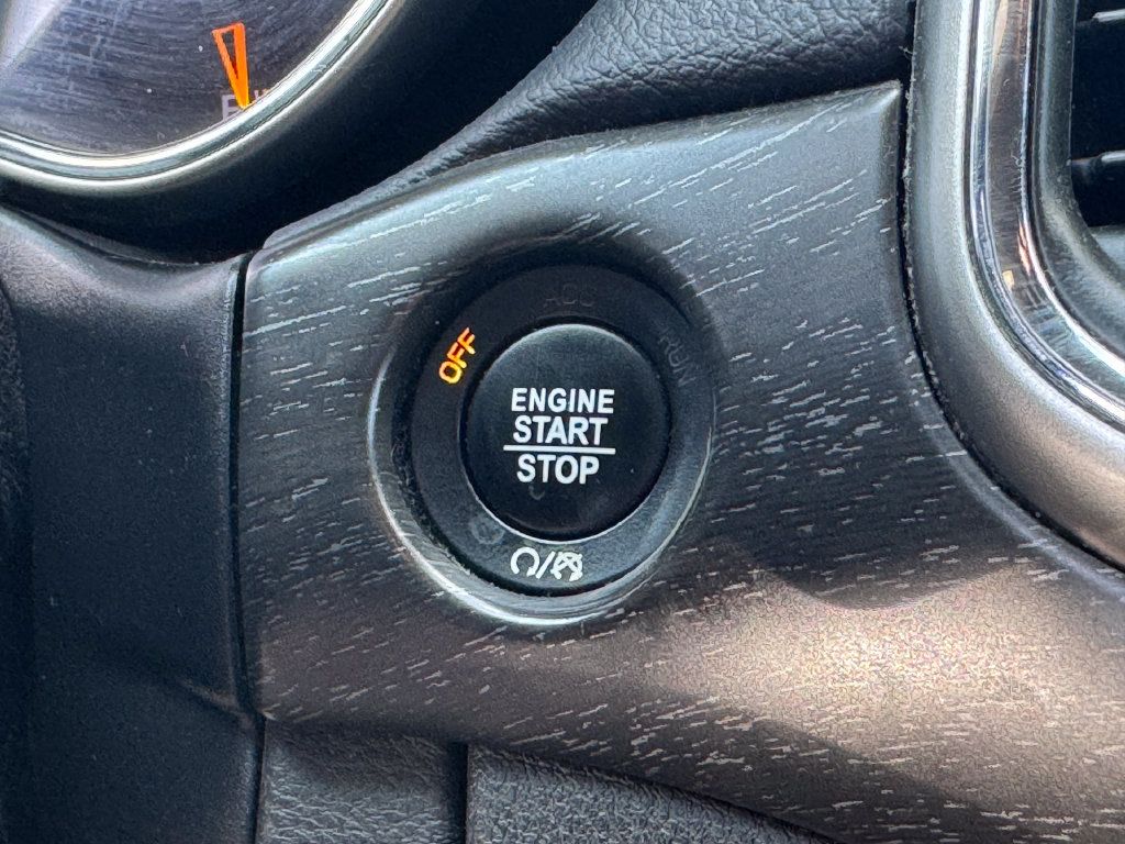 Used 2017 Jeep Grand Cherokee Altitude AWD/4WD image 22