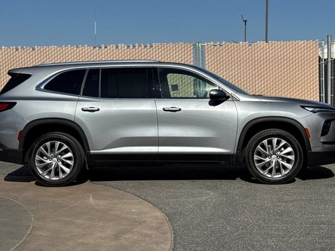 Used 2025 Buick Enclave Preferred FWD image 3