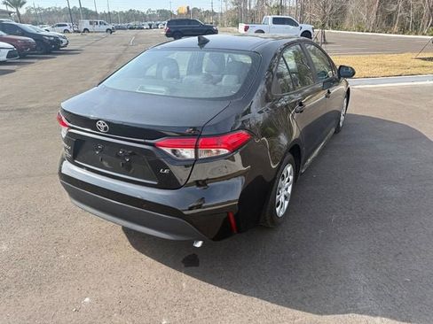 Used 2025 Toyota Corolla LE image 11