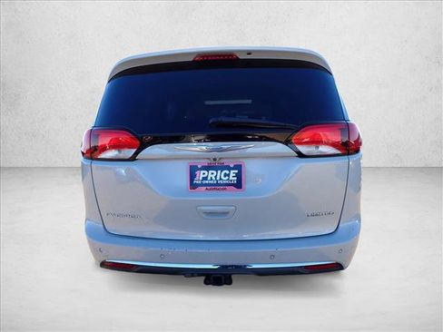 Used 2017 Chrysler Pacifica Limited w/ Advanced Safetytec Group image 3