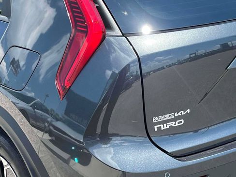 Certified 2025 Kia Niro EX FWD image 34