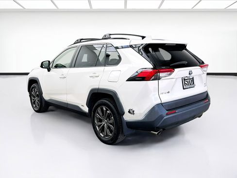 Used 2022 Toyota RAV4 XLE Premium image 6
