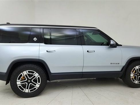 Used 2023 Rivian R1S Launch Edition image 6