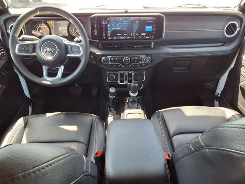 Used 2024 Jeep Wrangler Unlimited Sahara w/ Technology Group AWD/4WD image 11