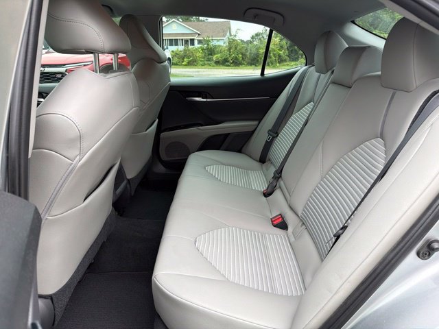 Used 2020 Toyota Camry SE FWD image 17