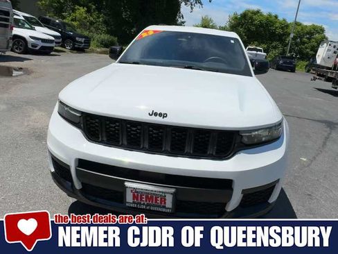 Used 2023 Jeep Grand Cherokee L Laredo AWD/4WD image 3