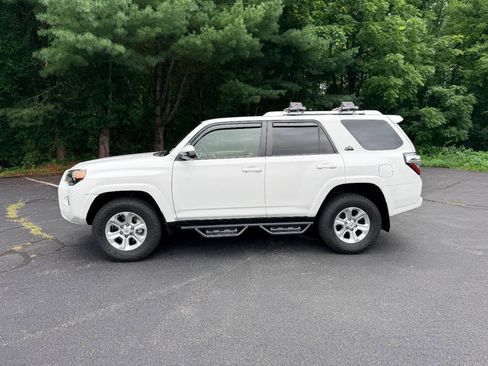 Used 2014 Toyota 4Runner SR5 AWD/4WD image 3